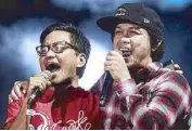  ??  ?? Ebe Dancel (left) and Raimund Marasigan duet to the E-heads classic Magasin