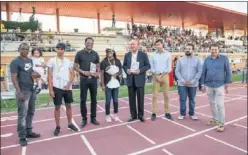  ??  ?? HOMENAJE. Pedroso, Sotomayor y Yipsi Moreno fueron reconocido­s. Abajo, Juan Miguel Echevarría en longitud.