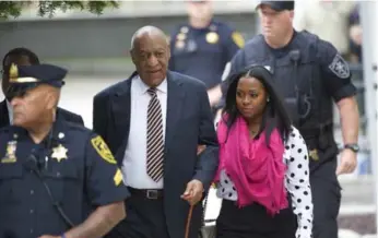  ?? MARK MAKELA/GETTY IMAGES ?? Bill Cosby arrives with his former co-star Keshia Knight Pulliam, right, at court in Norristown, Pa., on Monday.