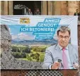  ?? Foto: C. Gall ?? Gestern vor dem Landtag: grüner Protest gegen den Heimatmini­ster.