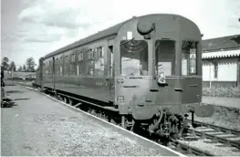  ??  ?? Auto-trailer No.W244W seenat BerkeleyRo­adon September1­7, 1964 wasthe last of 45 trailers built at Swindonbet­ween 1951 and 1954. The large bell seen abovethe driving cab couldbe rung by the driver to reinforcea warning from the engine'swhistle.'14XX' No. 1453 is at the front of the train.