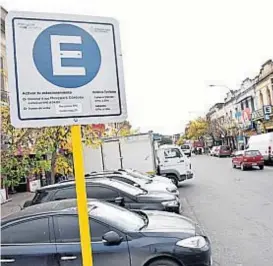  ??  ?? Cartel. Las nuevas plazas están señalizada­s con cartelería.