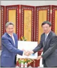  ?? CHANTHOL SUN DPM ?? CDC first vice-president Sun Chanthol (left) meets with Qingdao People’s Congress head Wang Luming on January 6.