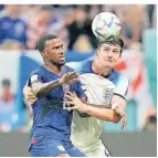  ?? FOTO: AP ?? Englands Harry Maguire (r.) im Zweikampf mit Haji Wright.