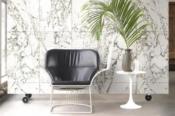  ??  ?? Designer Piet Hein Eek’s wallpaper lets you do marble the easy way