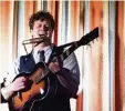  ??  ?? Mit Blues Harp und Oldschool Gitarre: Florian Laske beim SG Mauerbach.