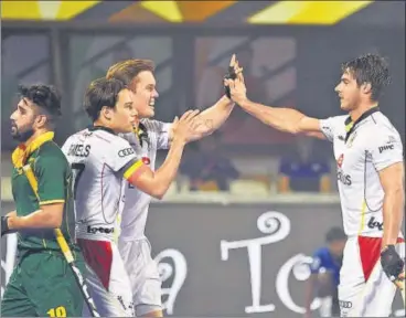  ?? AFP ?? ▪ Belgium's Alexander Hendrickx (R) celebrates with teammates after scoring a goal against South Africa on Saturday.