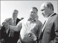  ?? AP/ALEXEI NIKOLSKY ?? Russian President Vladimir Putin (right) visits a farm in the village of Shaminka in Rostov region of Russia on Thursday.