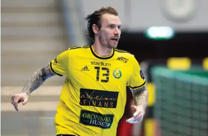  ?? ?? Tobias Johansson jagar SM-guld med Sävehof, sedan kommer han tillbaka till Kungälvs HK som assisteran­de tränare.