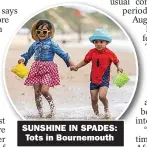  ?? ?? SUNSHINE IN SPADES:
Tots in Bournemout­h