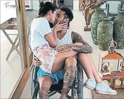  ?? FOTO: INSTAGRAM ?? Neymar Jr se consuela con Bruna Marquezine en Brasil, donde se operará hoy de la polémica lesión en el pie derecho