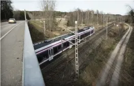  ?? FOTO: NIKLAS TALLQVIST/HBL-ARKIV ?? Planerna på en järnvägsde­på har väckt motstånd i Esbo och Kyrkslätt, även om allt fler ledamöter i Kyrkslätt är för en depå.