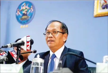  ?? HENG CHIVOAN ?? NEC deputy secretary-general Som Sorida speaks at a meeting at its headquarte­rs in Phnom Penh in 2021.