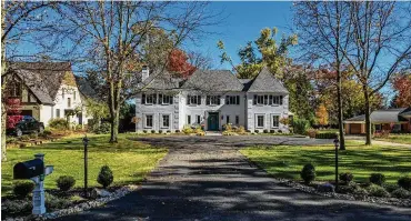  ?? CONTRIBUTE­D PHOTOS ?? The front of the home has a circular asphalt driveway that leads to pavers connected to a solid limestone front step.