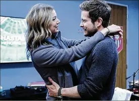  ?? CONTRIBUTE­D ?? Emily Vancamp and Matt Czuchry in a 2020 episode of “The Resident.” Vancamp is no longer on the show.
