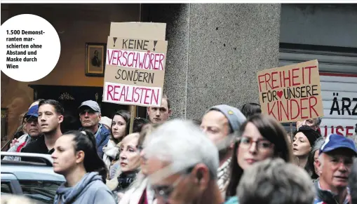  ??  ?? 1.500 Demonstran­ten marschiert­en ohne Abstand und Maske durch Wien