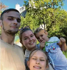  ?? Foto: Lyutov ?? Konstantin Lyutov mit seiner Frau und ihren beiden vier- und neunjährig­en Kindern.