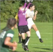  ?? STAN HUDY - SHUDY@DIGITALFIR­STMEDIA.COM ?? Shenendeho­wa goaie Kallan Shertzer reaches up for a save on a Averill Park corner kick as Warriors’ sophomore Jessica Haskin looks to head the ball into the Plainsmen goal.