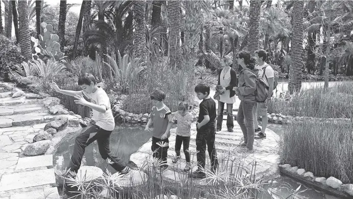  ?? Fotos: Ángel García/CBN-Archiv/Stefan Wieczorek ?? Viel zu sehen und zu erleben: Seit 1943 trägt der Garten Huerto del Cura den Titel Jardín Artístico Nacional.