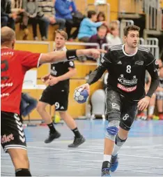  ?? Foto: Michael Hochgemuth ?? Paul Thiel (rechts) kehrt vor dem Spiel gegen Anzing wieder in den Kader des TSV Friedberg zurück.