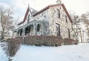  ?? RE/MAX HALLMARK REALTY PHOTOS ?? The side of the house has another covered porch. The yard backs onto a ravine and the Rouge River.