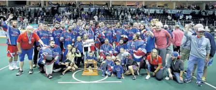  ?? CLIFFORD SKARSTEDT/EXAMINER ?? The Peterborou­gh Century 21 Lakers gather for a photo with the Major Series Lacrosse league championsh­ip trophy after defeating Six Nations Chiefs in five games of Major Series Lacrosse final action on Thursday night at the Memorial Centre. The Lakers...