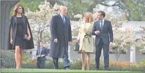  ??  ?? Donald Trump y Emmanuel Macron, con sus esposas, en la Casa Blanca.