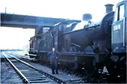  ?? JOHN ATHERTON ?? Alan Fleetwood with No. 43924, ready to leave Barry behind Brush Type 4 No. D1699 on September 11 1968.