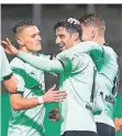  ?? FOTO: DPA ?? Gladbachs Lars Stindl (2.v.r) jubelt nach seinem Tor zum 3:0.