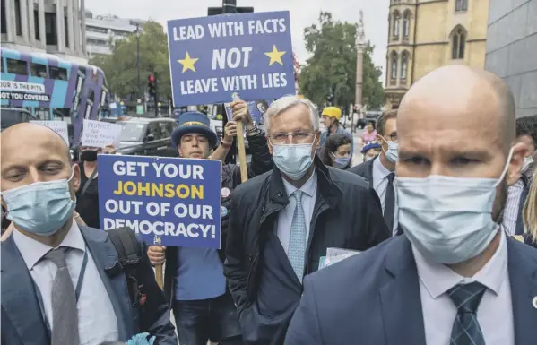  ??  ?? 0 EU chief negotiator Michel Barnier and members of his team arrive at the Department for Business, Energy and Industrial Strategy