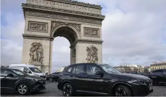  ?? ?? Les propriétai­res non résidents de SUV devraient voir tripler les tarifs de stationnem­ent à Paris.