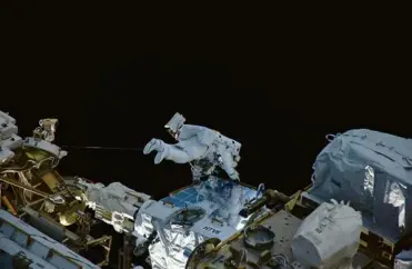  ?? Photo European Space Agency ?? Thomas Pesquet lors d’une sortie extravéhic­ulaire sur l’ISS.