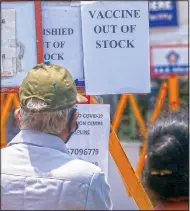  ?? (AP/Rafiq Maqbool) ?? A notice informing about the shortage of covid-19 vaccine is displayed on the gate of a vaccinatio­n centre in Mumbai.