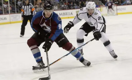  ?? Seth Mcconnell, Denver Post file ?? Nick Shore of the Los Angeles Kings battle’s Colorado’s Mikko Rantanen in 2016. Shore played 299 NHL games before playing in Europe.