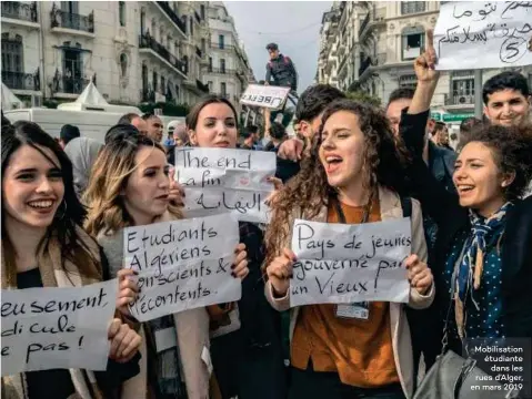  ??  ?? Mobilisati­on étudiante dans les rues d’Alger, en mars 2019