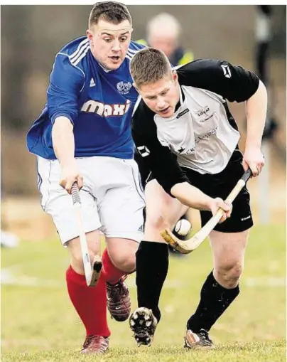  ??  ?? EVASIVE ACTION: Lovat’s Drew Howie, right, tussles with Kyles Athletic’s Roberto Zavaroni