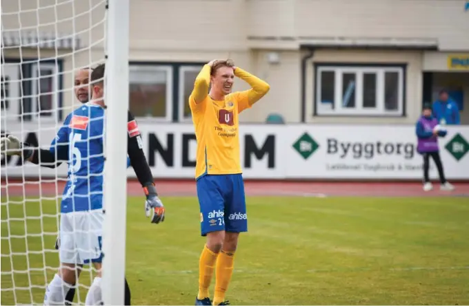  ?? FOTO: THOMAS SKJEGGEDAL THORSEN ?? FÅR NEI: Jesper Skuseth og Jerv får ikke spille første hjemmekamp på Levermyr. Dette bildet er fra fjorårets serieåpnin­g mot Ranheim.