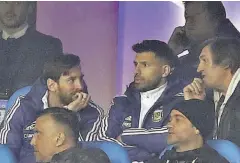  ??  ?? Lionel Messi compartió con Sergio Agüero en algunos tramos del partido amistoso ante Italia ayer.