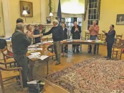  ?? BY LUKE CHRISTOPHE­R ?? Former Mayor John Fox Sullivan shakes the hand of council member Katharine Leggett at Monday's meeting.