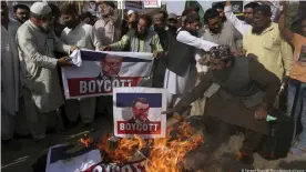  ??  ?? Emmanuel Macron's measures to fight Islamist extremism have led to protests like the ones in Pakistan shown here.