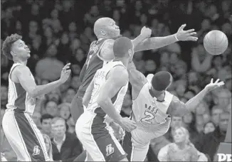  ?? Gina Ferazzi
Los Angeles Times ?? THE LAKERS’ Brandon Bass loses his footing, and everyone seems to lose track of the ball as Nick Young, left, Metta World Peace (37) and Golden State’s Marreese Speights chase a rebound.