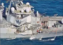  ??  ?? USS Fitzgerald yang rosak selepas berlanggar dengan kapal kontena Filipina di pesisir selatan Jepun Jun lalu.