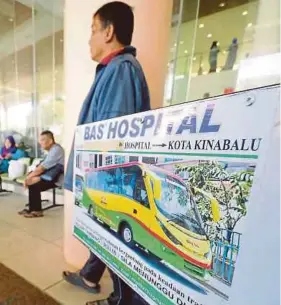  ?? PIC BY MOHD ADAM ARININ ?? People waiting for the shuttle bus at Queen Elizabeth Hospital in Kota Kinabalu.