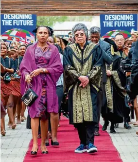  ??  ?? (From left) Queen ‘Masenate and Lim at the Limkokwing University Lesotho convocatio­n in Maseru.