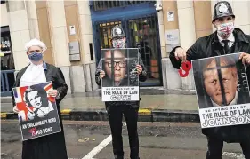  ?? PHOTO: AP/ FRANCISCO SECO ?? In the name of the law: Anti-Brexit protesters demonstrat­e their disapprova­l as the UK’s Michael Gove leaves the EU-UK talks in Brussels.