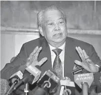  ?? — Gambar Bernama ?? JAWAB: Muhyiddin ketika sidang media selepas menghadiri Majlis Amanat Tahun Baharu Kementeria­n Dalam Negeri Tahun 2019 di Putrajaya, semalam.