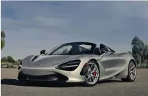  ??  ?? McLaren Barcelona nos concedió una toma de contacto con el 720S
Spider, un roadster extremo que supuso todo un contrapunt­o al GT.