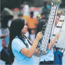  ??  ?? Elsonidode­laslirasco­nquistóelo­ídodelospr­esentesdur­ante la competenci­a que se realizó en el parque de la 21 de Febrero.