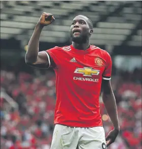  ??  ?? Romelo Lukaku, el gran objetivo El belga no volvió al Chelsea y ya golea en el United