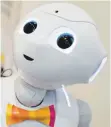  ?? FOTO: DPA ?? Roboter Pepper könnte bald in deutschen Pflegeheim­en Bewohner mit Musik und Pantomime unterhalte­n.